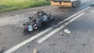 Bursa’da Virajda Kontrolünü Kaybeden Araç Elektrik Direğine Çarparak Tarlaya Uçtu