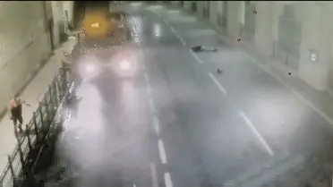 Motosiklet duvara çarpışma anı
