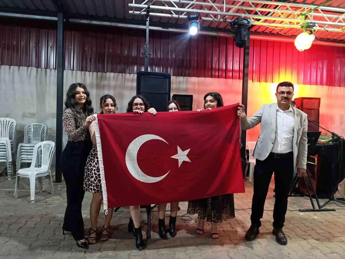 Kemerdamları'nda Anneler Günü'ne Özel Leopar Gecesi Coşkusu