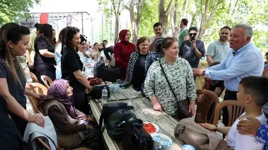 Honaz’da Anneler Günü Coşkusu: Göz Mesire Alanı’nda Aile Buluşması