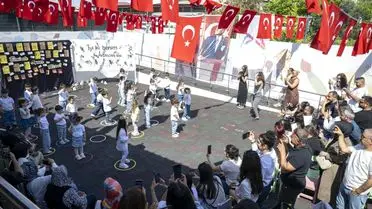 Mersin'de Anneler Günü Neşesi: Çocukların Gülüşleri Şehri Sarıyor