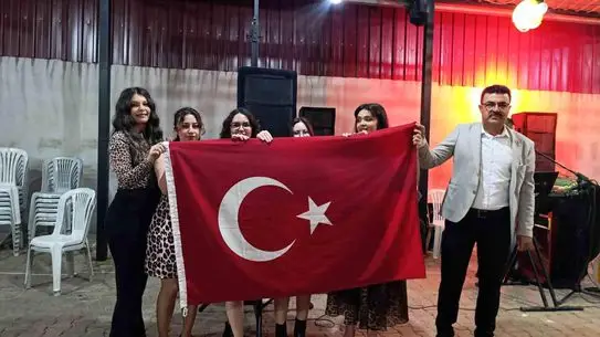 Kemerdamları'nda Anneler Günü'ne Özel Leopar Gecesi Coşkusu