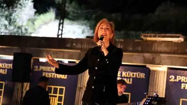 Priene Antik Kenti'nde Yunan Sanatçısı Alexandra Gravas'tan Büyüleyici Performans