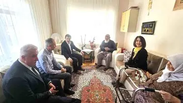 Samsun Valisi Orhan Tavlı ve Eşi Anneler Günü’nde Şehit Ailesini Ziyaret Etti
