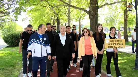 Denizli'de 10 Mayıs Sağlık Yürüyüşü: Katılımcılar Sağlıklı Adımlar Attı