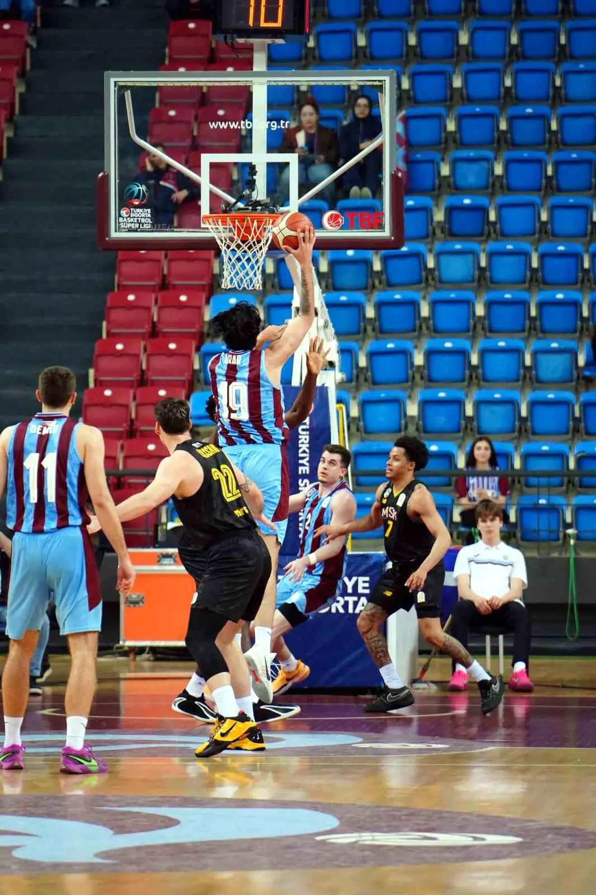 Trabzonspor, Mersin Spor’u 90-80’lik Skorla Mağlup Etti