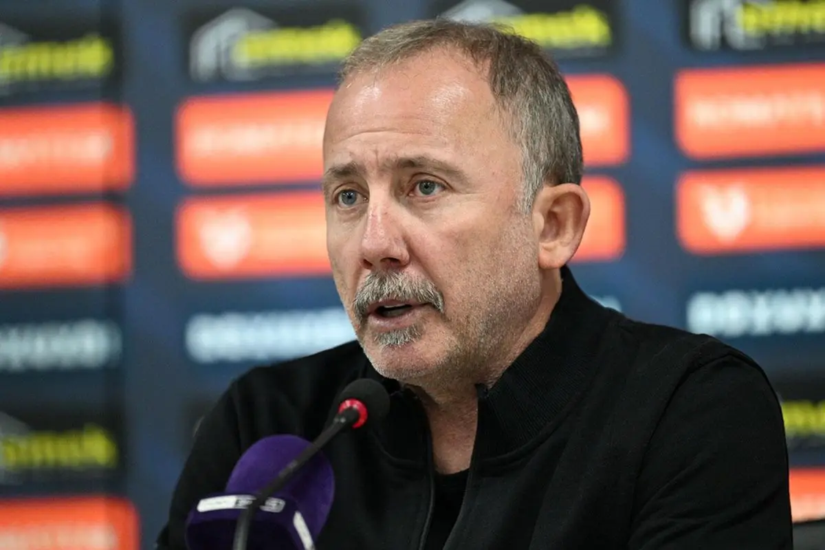 Beşiktaş Teknik Direktörü Sergen Yalçın, Basın Toplantısında Soruyu Yanıtlayamayıp Öfkesini Göstermiş