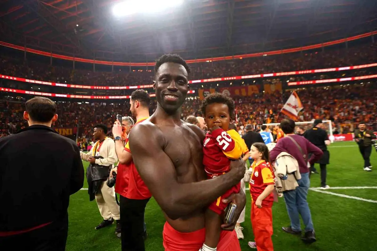 Sanchez: Galatasaray’ın Gelecek Sezon Hedefi Daha Büyük Zaferler