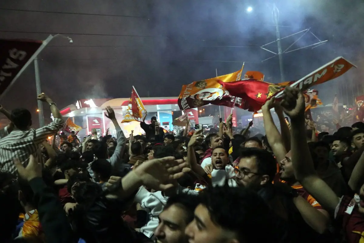 Galatasaray'ın 26. Şampiyonluğu Gaziantep'te Binlerce Taraftarla Coşkuyla Kutlandı