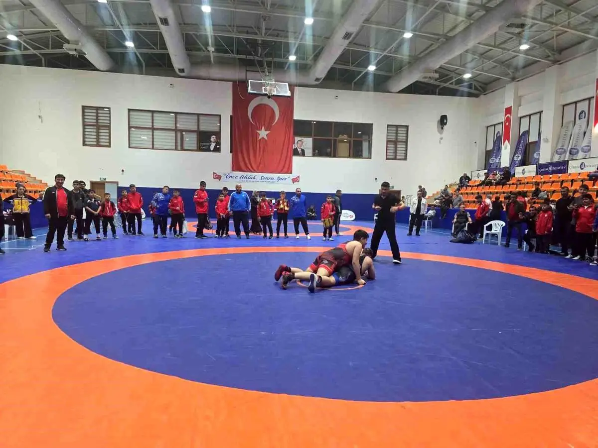 Olimpiyat Şampiyonları Anısına Büyük Güreş Turnuvası İzmir'de Coşkuyla Gerçekleşti