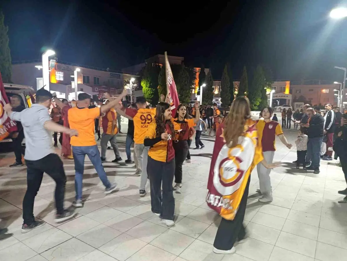 Selendi'de Galatasaray'ın 26. Şampiyonluğu Coşkuyla Kutlandı