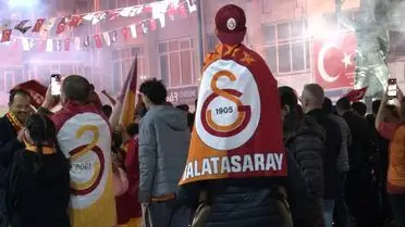 Burdur’da Galatasaray Şampiyonluğu Coşkuyla Kutlandı: Taraftar Konvoyları Şehrin Sokaklarını Doldurdu