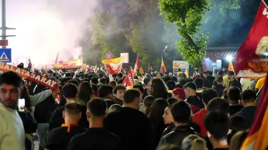 Edirne'de Galatasaray Şampiyonluğu Coşkusu: Binlerce Taraftar Sokakları Renklendirdi