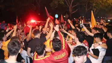 Denizli'de Galatasaray Şampiyonluğunu Coşkulu Kutlamalarla Karşıladı