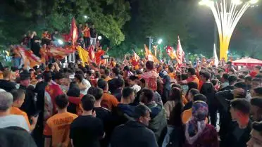 Galatasaray Şampiyonluğu Batman’da Coşkulu Sokak Kutlamalarına Dönüştü