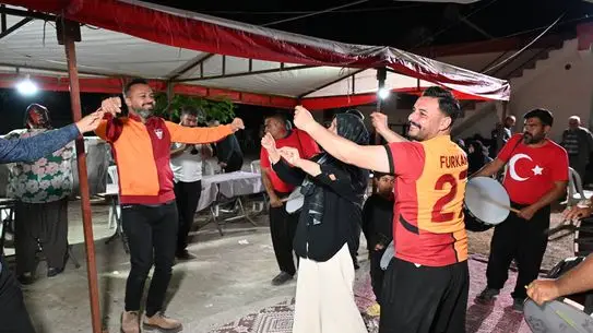 Kadirli'de Galatasaray Şampiyonluğu Kutlaması Düğünle Buluştu