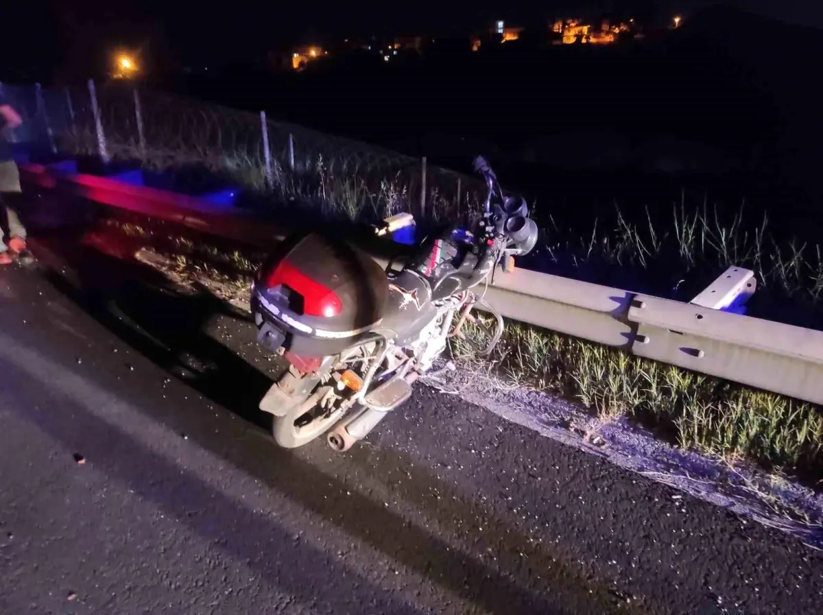 Trafik Ekiplerinin Başarısı: Bariyerlere Sıkışan Motosiklet Kurtarıldı