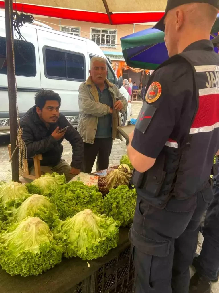 Jandarma Ekiplerinden Seyyar Pazar Denetimi