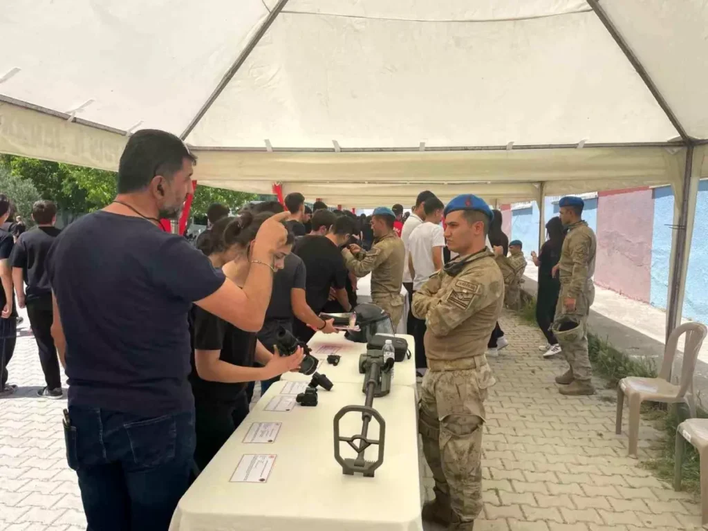 Jandarma Teknolojisi Öğrencilere Tanıtıldı