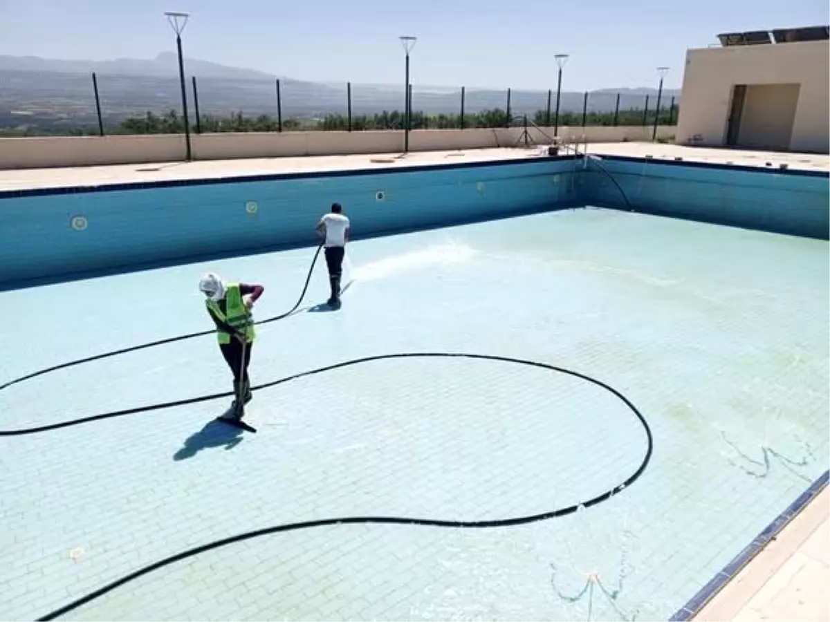 Karacasu Yüzme Havuzu Sezona Hazırlandı