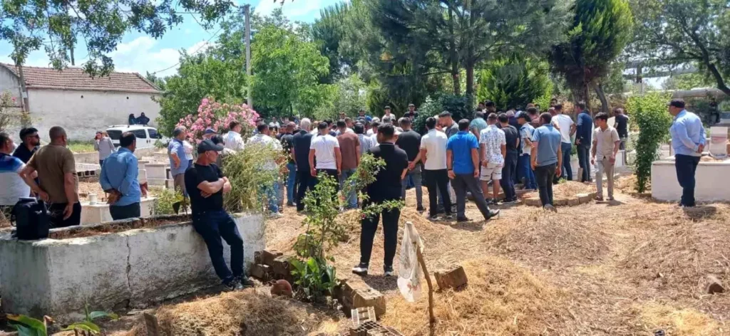 Trafik Kazasının Ardından Minik Enes Toprağa Verildi