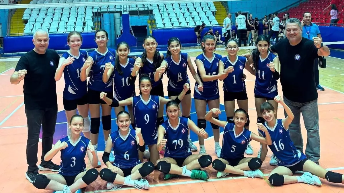 Türkiye’nin Genç Voleybolcuları İzmir’de Şampiyonluk Peşinde