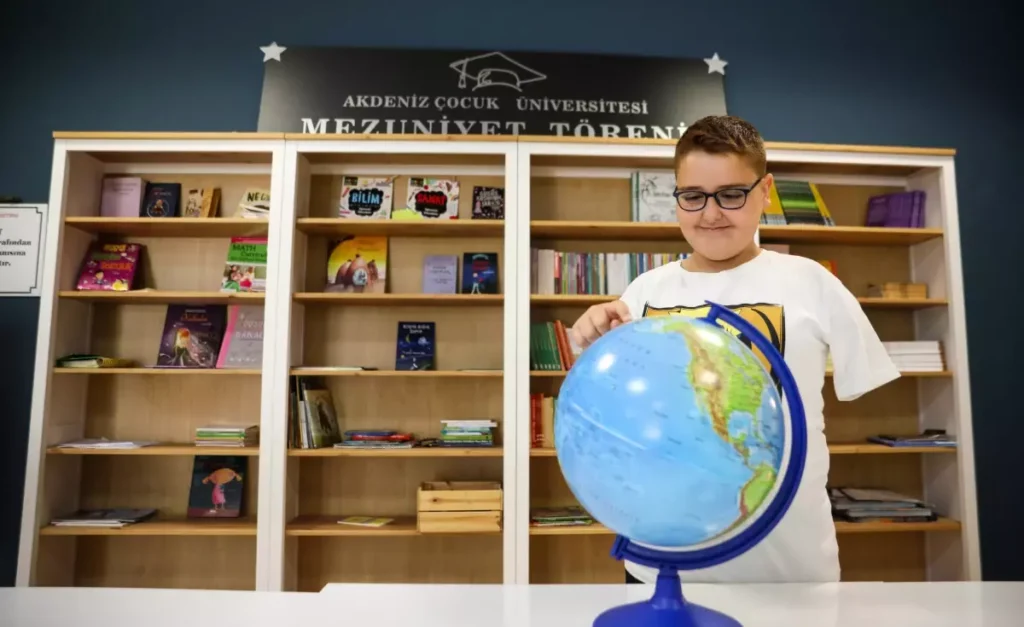 Depremde Kolunu Kaybeden Üstün, Hayallerinin Peşinden Koşuyor