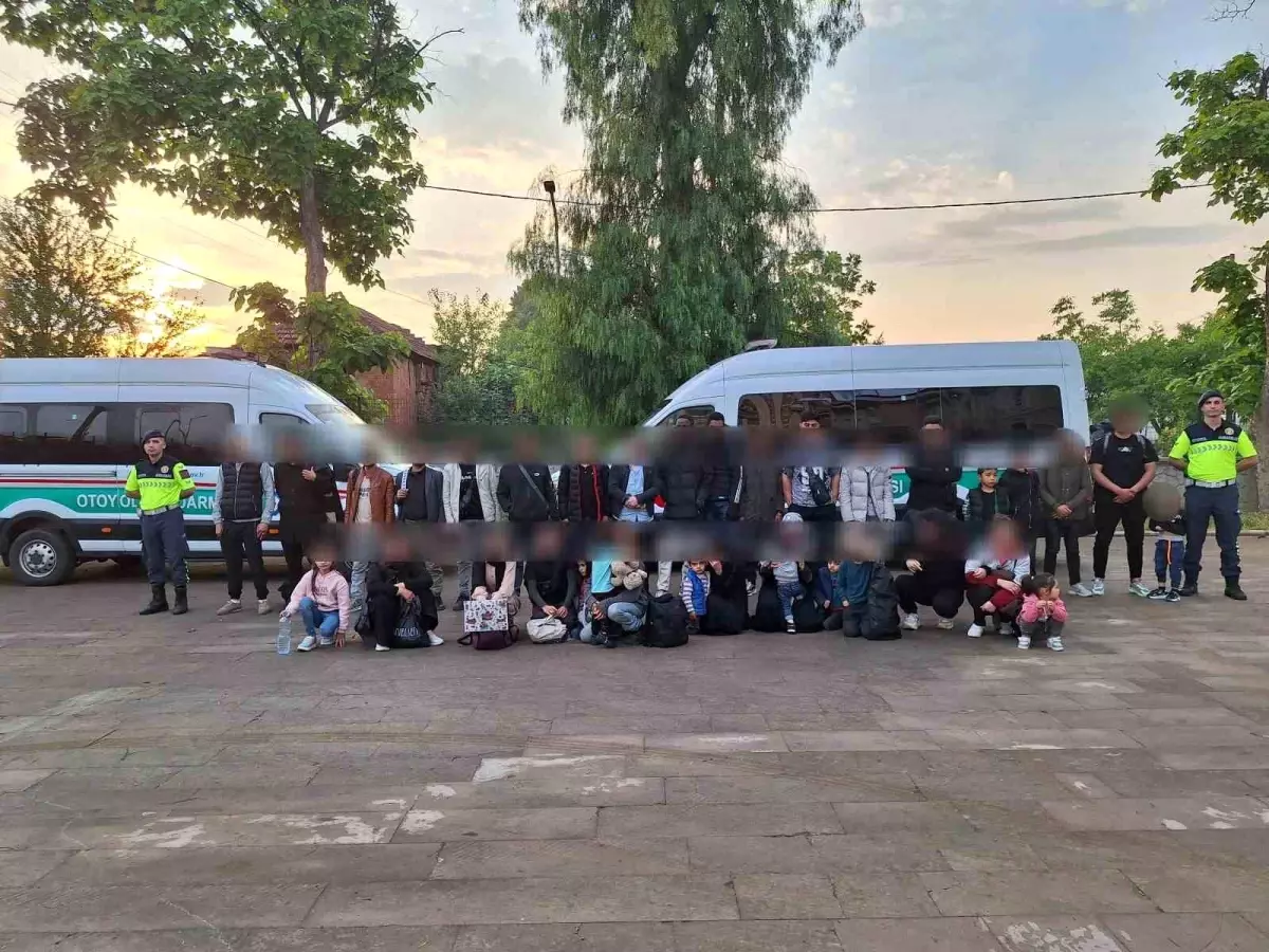 Düzensiz Göçmenleri Taşıyan Araç Sahibi Tutuklandı