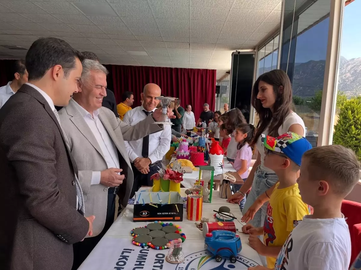 Atık Malzemeler Sanat Eserine Dönüştü