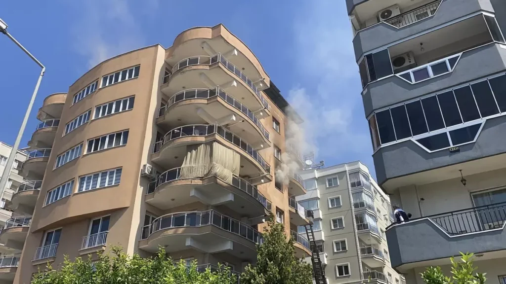 Aydın’da 7 Katlı Binada Yangın Paniği