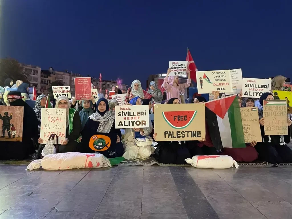 Aydın’da İsrail’e Karşı Oturma Eylemi