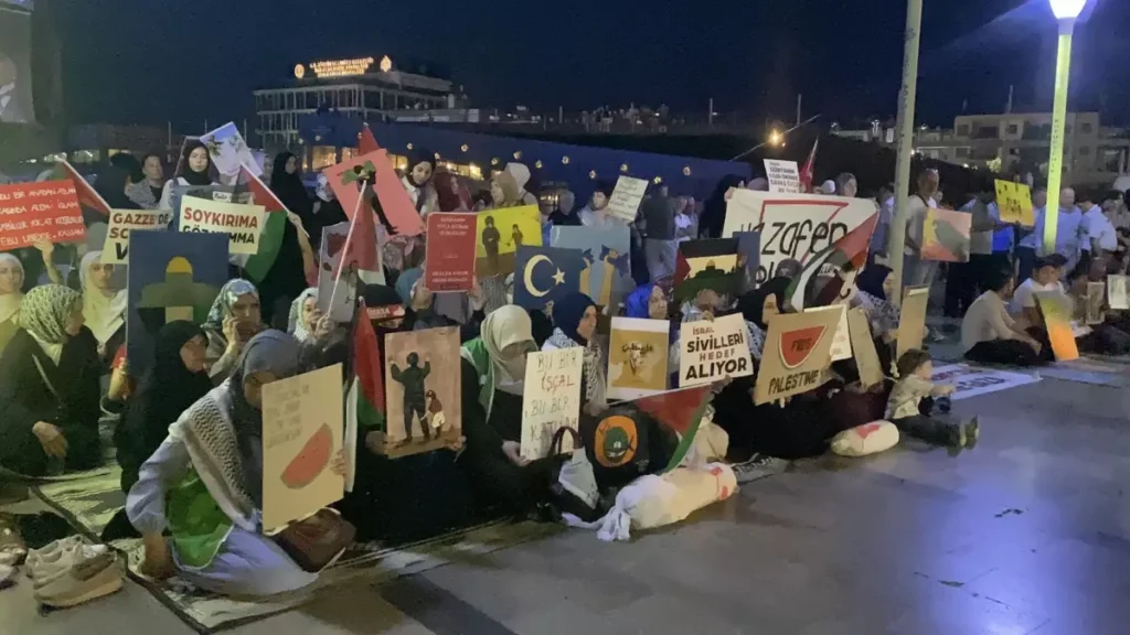 İsrail’in Filistin’e Saldırılarına Karşı Aydın’da Oturma Eylemi