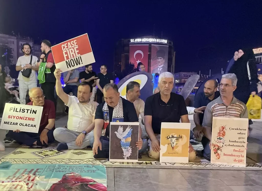 Aydın’da Filistin İçin Oturma Eylemi