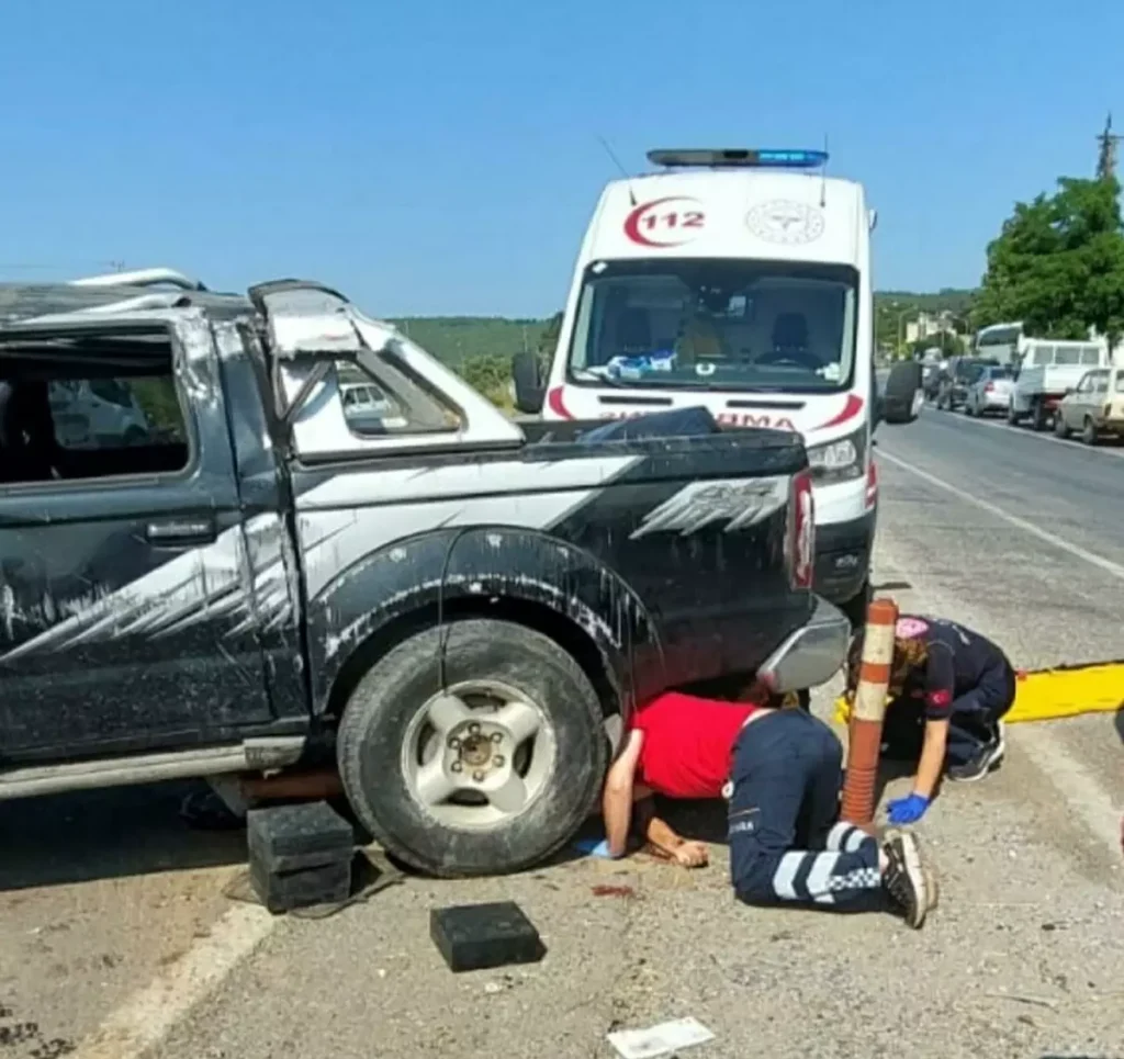 Trafik Kazasında 1 Ölü, 2 Yaralı