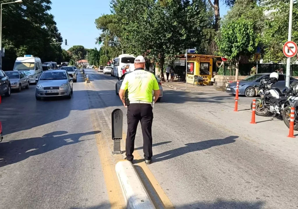 Sınav Stresinde Trafik Ekiplerinden Öğrencilere Destek