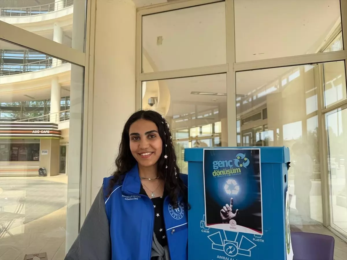 Aydın’da YKS’de Öğrencilerden Kalem Seti Toplandı