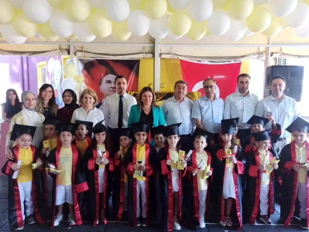 “Aydın Devlet Hastanesi’nde Miniklerin Mezuniyet Heyecanı”