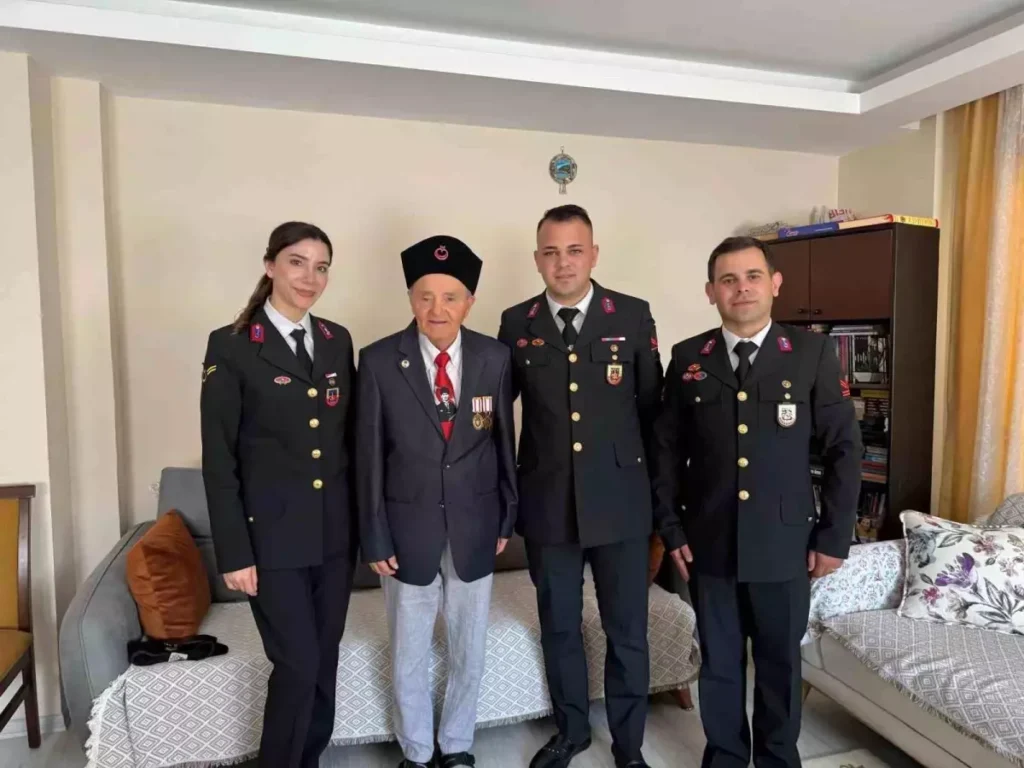 Jandarma Şehit Aileleri ve Gazileri Bayramda Ziyaret Etti