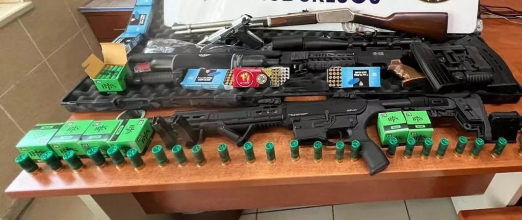 **Operasyonda Keskin Nişancı Tüfeği ve Silahlar Ele Geçirildi**