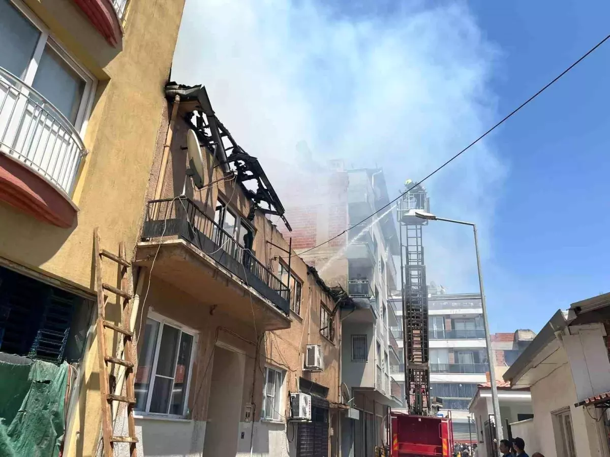 Yangın İncirliova’da İki Katlı Apartmanı Kuşşurdu
