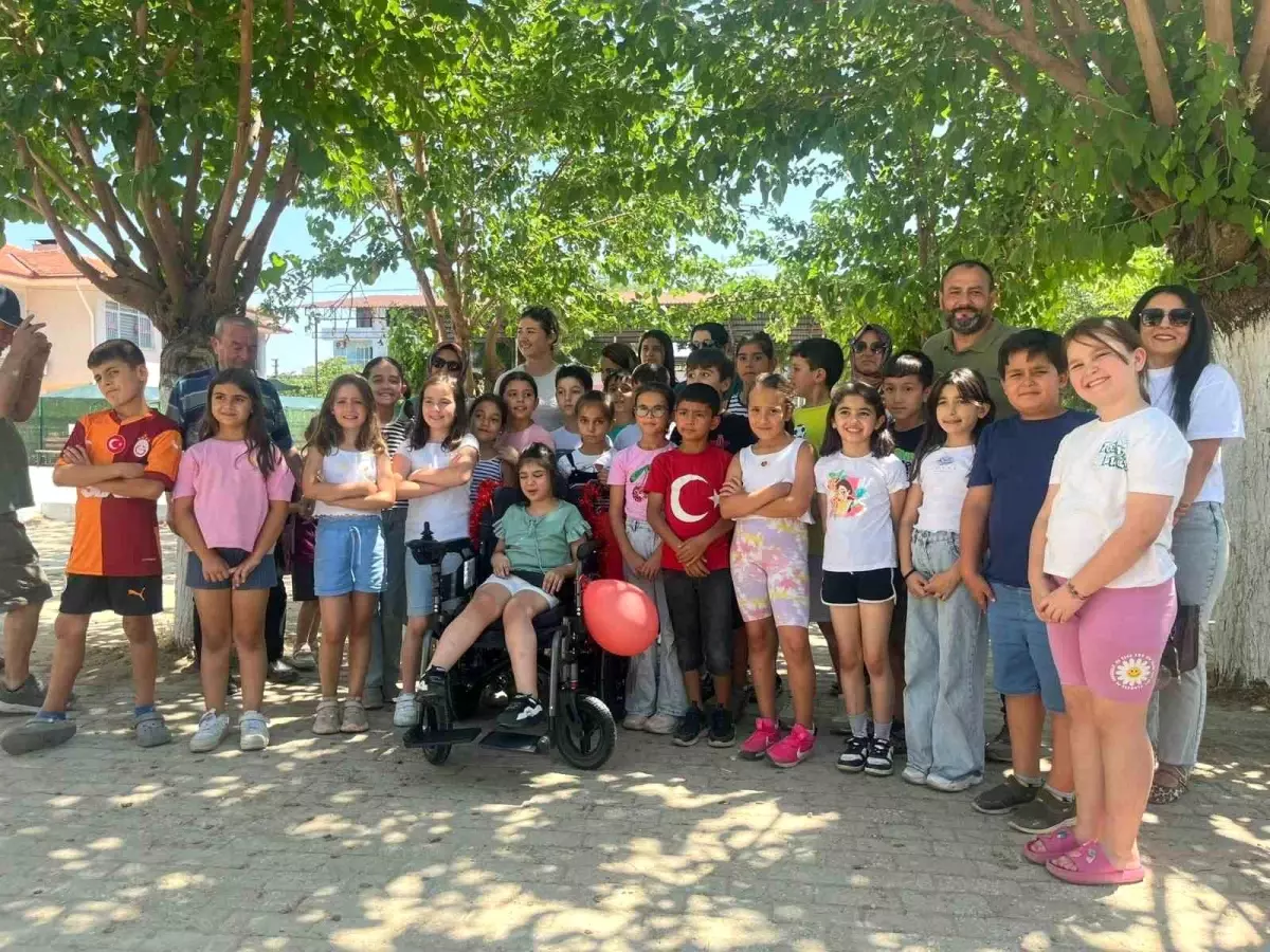 Öğrencilerden Engelli Arkadaşlarına Duyarlı Hareket