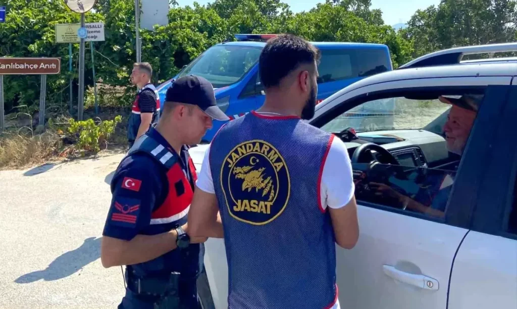 Trafik Denetimlerinde 4 Sürücüye Cezai İşlem Uygulandı