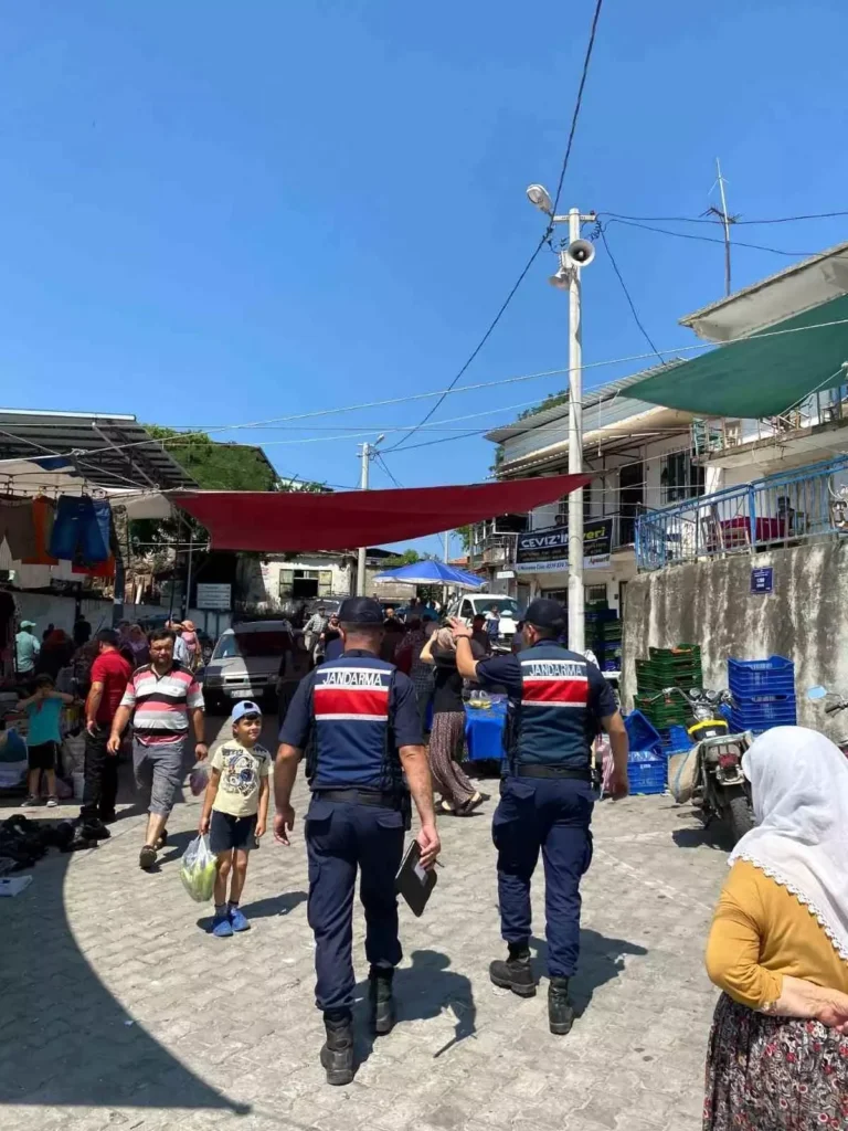 Jandarma Ekiplerinden Pazaryerinde Bilgilendirme