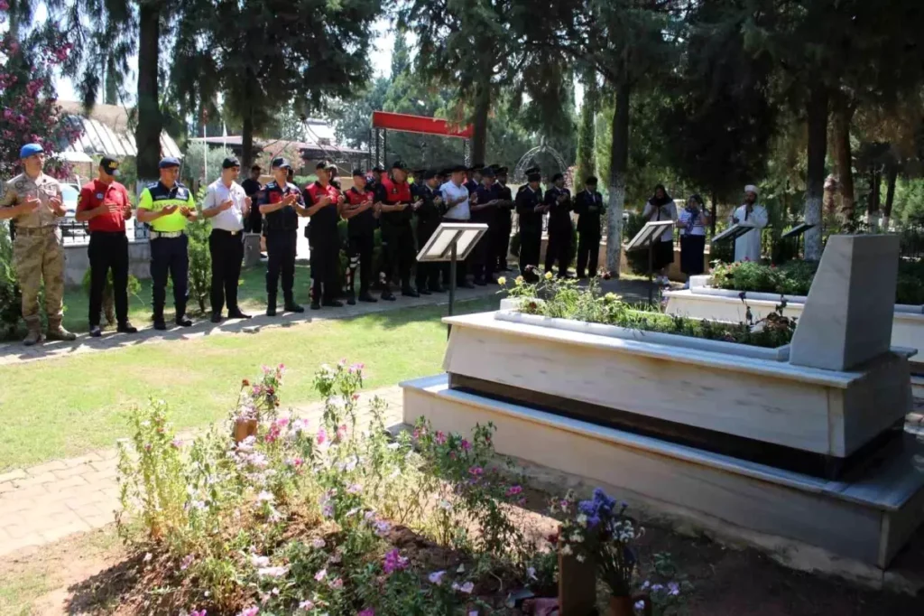 Jandarma Şehitleri Kabri Başında Dua ile Anıldı