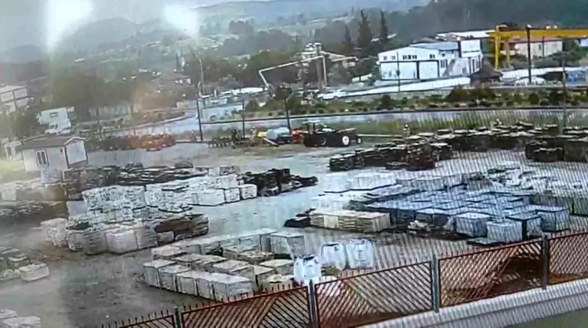 Trafik Kazasında Güvenlik Kamerası Görüntüleri Ortaya Çıktı