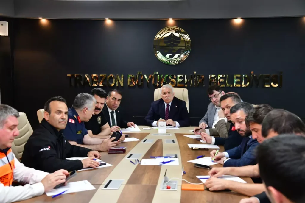 Trabzon’da Sel: Bir Kişi Kayıp, Ekipler Arama Çalışmalarını Sürdürüyor