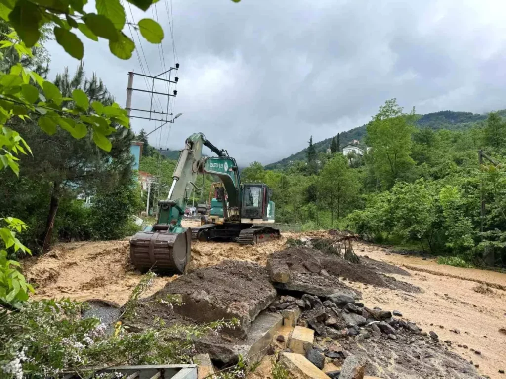 Trabzon’da Şiddetli Yağışlar Sonrası Kayıp Kişi İçin Arama Çalışması