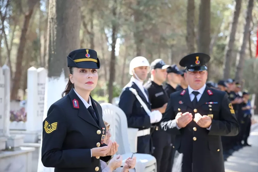 FETÖ’nün Darbe Girişiminde Şehit Olan Polis Memuru Eker Anıldı