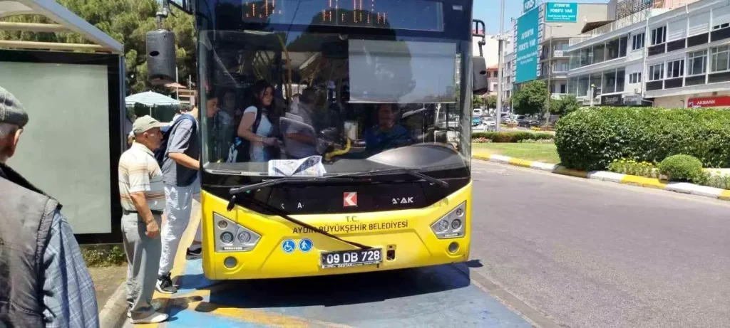 “Askerlerimiz için Siyah Kurdeleli Hommage”