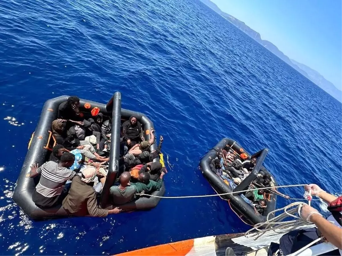 Düzensiz Göçmenleri Taşıyan Can Salları Kurtarıldı